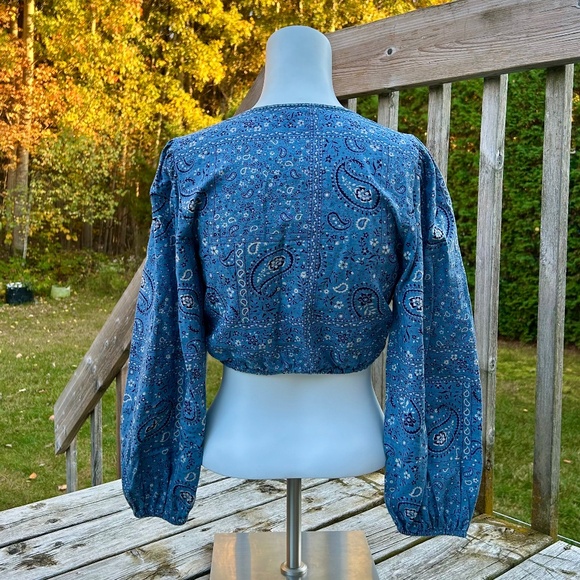 American Eagle⎪Paisley Blue Linen Blend Tie-Front Top - Picture 4 of 8